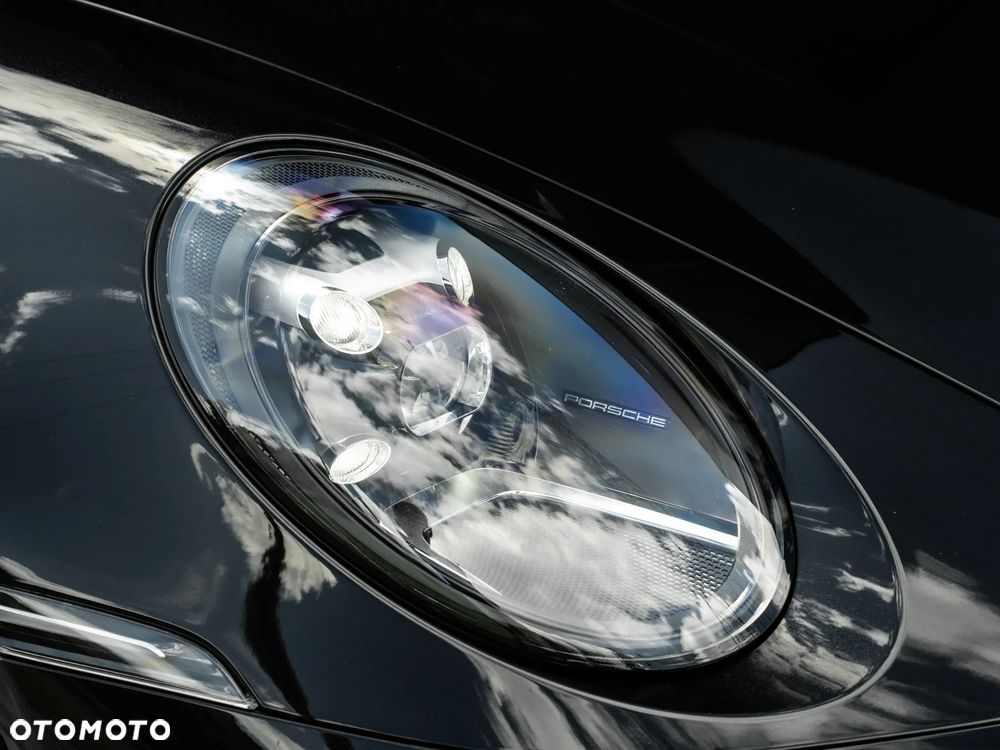 Porsche 911 Carrera 4S - 11