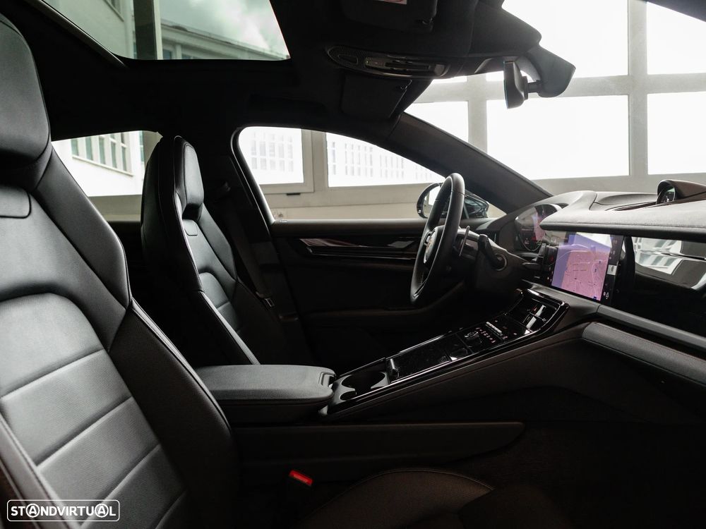 Porsche Panamera 4 E-Hybrid - 36