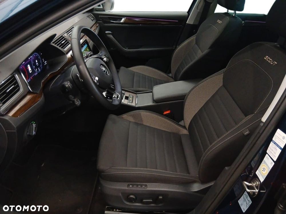 Skoda Superb 2.0 TDI SCR 4x4 Scout DSG - 11