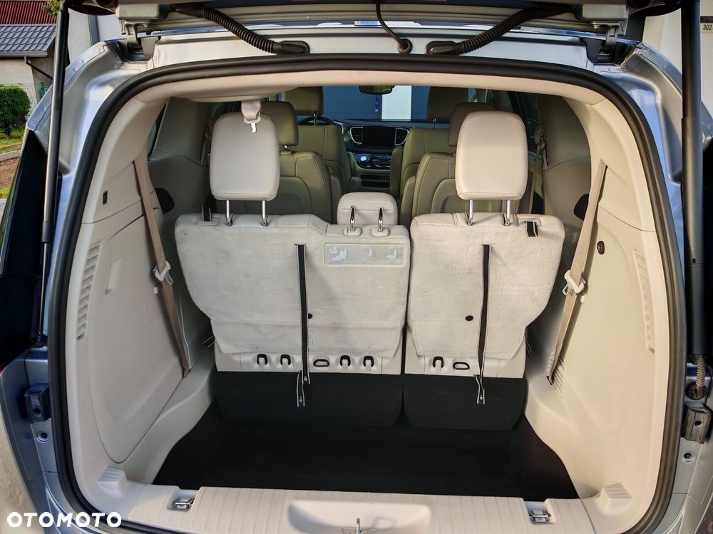 Chrysler Pacifica - 30