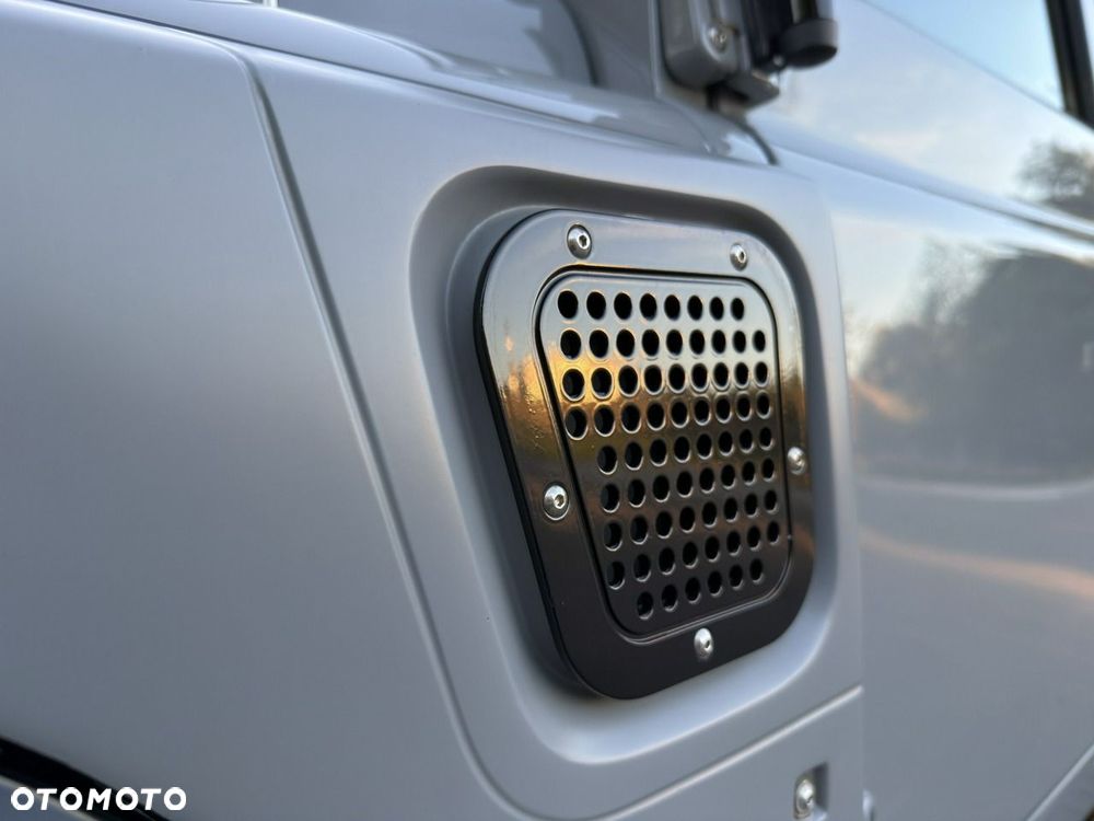 Land Rover Defender 2.4 TD4 SE - 8