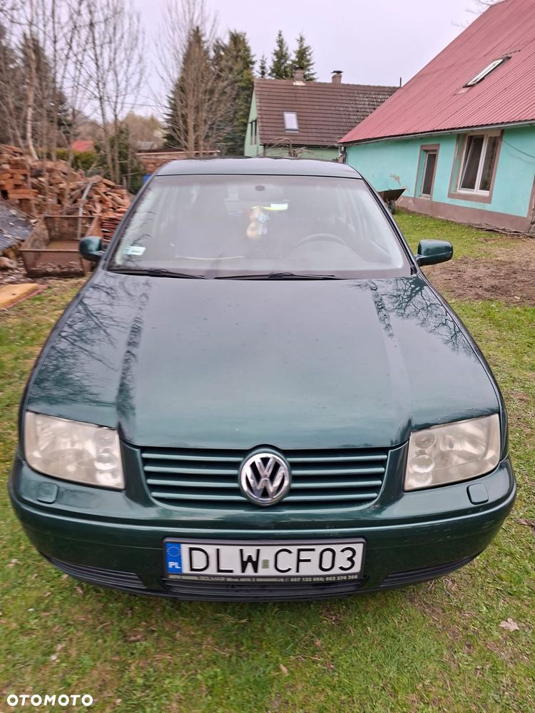 Volkswagen Bora 1.6 Basis - 1