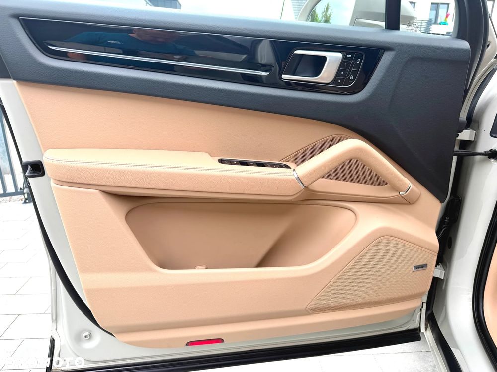 Porsche Cayenne Standard - 10