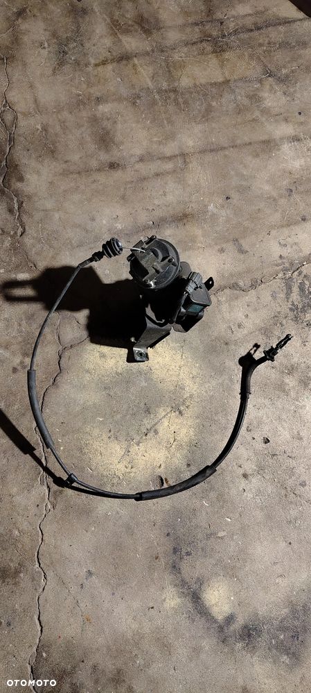 Opel Monterey 3.2 V6 części - 16