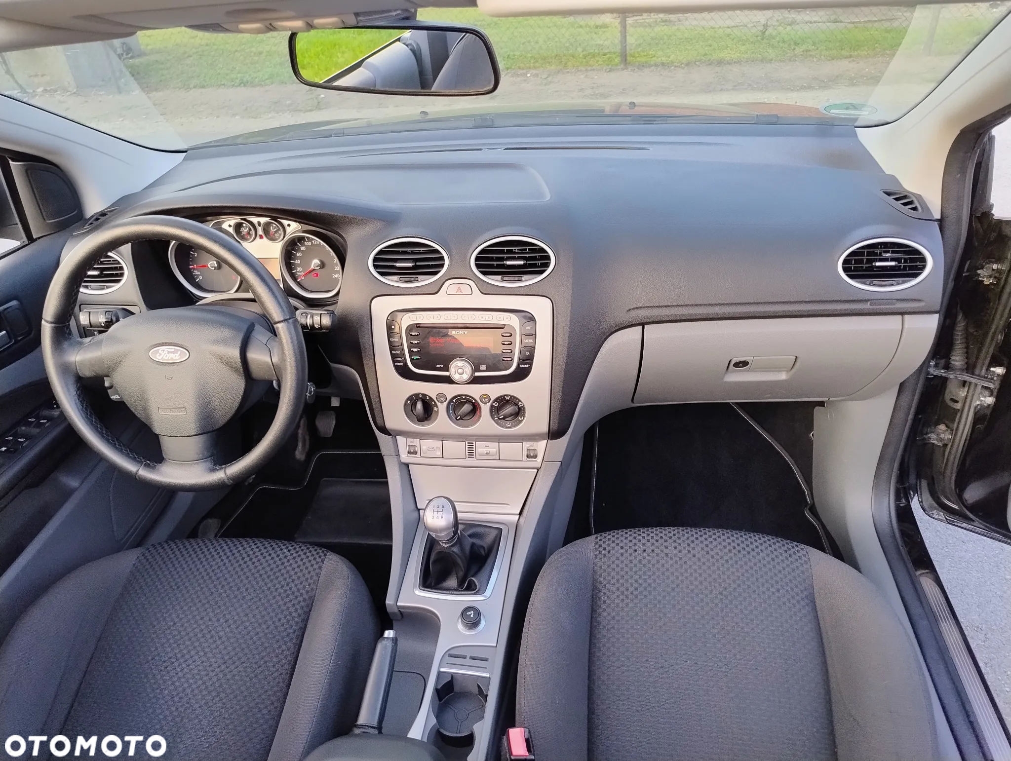 Ford Focus Coupe-Cabriolet 2.0 16V Black Magic - 11