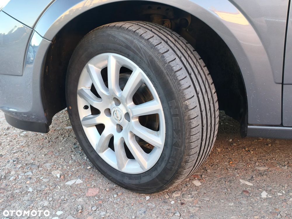 Opel Astra 1.6 Sport Easytronic - 26