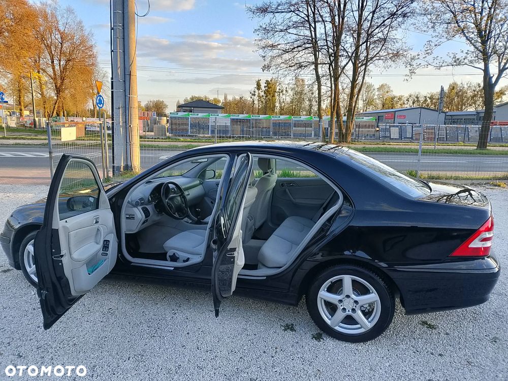 Mercedes-Benz Klasa C 220 T CDI Classic - 16