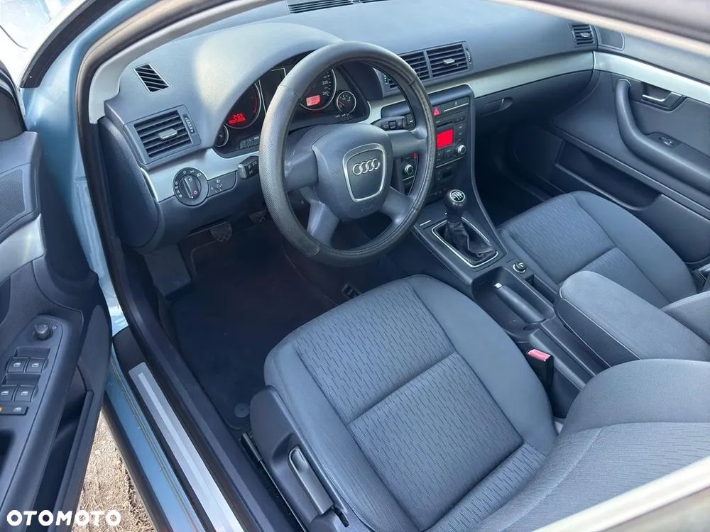 Audi A4 Limousine - 12