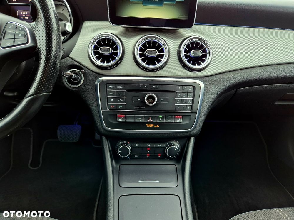 Mercedes-Benz CLA 180 7G-DCT - 16
