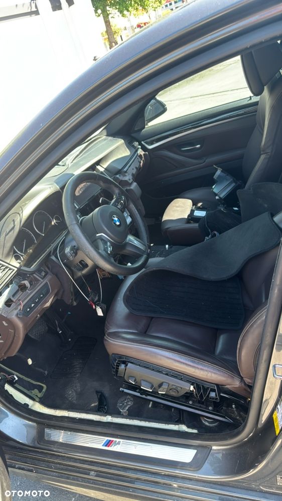 BMW Seria 5 550i Sport-Aut - 12