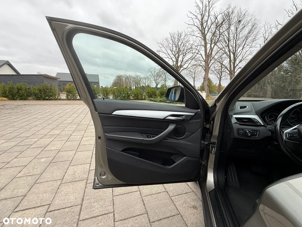 BMW X1 xDrive20d xLine sport - 12