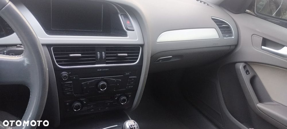 Audi A4 Limousine - 5