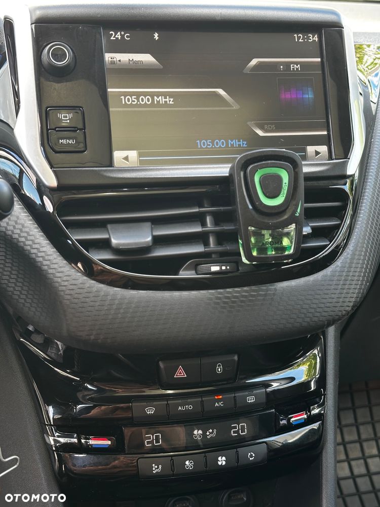 Peugeot 2008 1.6 e-HDi Allure S&S - 22