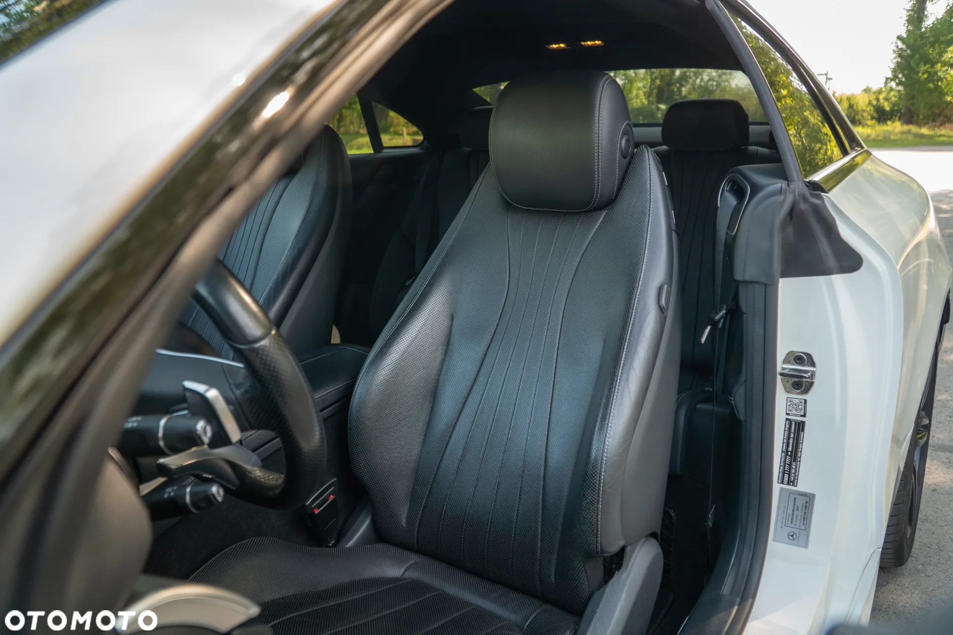 Mercedes-Benz Klasa E 300 Coupe 9G-TRONIC - 25