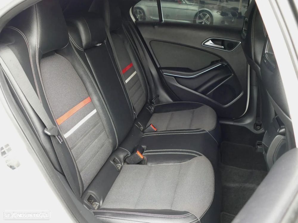 Mercedes-Benz A 180 d AMG Line - 30