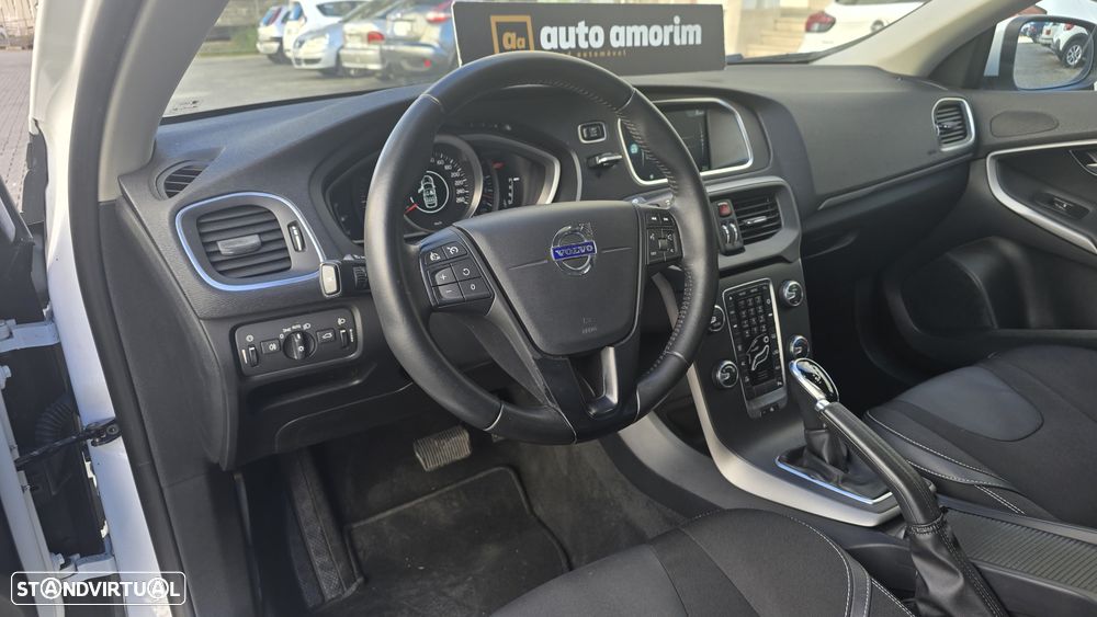 Volvo V40 2.0 D2 Momentum Geartronic - 12