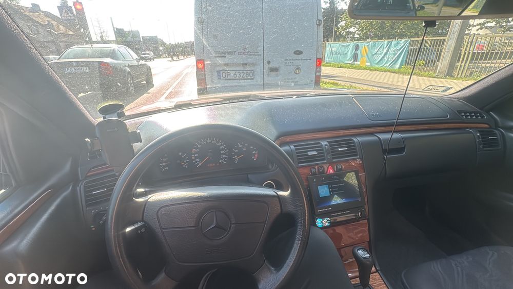 Mercedes-Benz Klasa E - 9