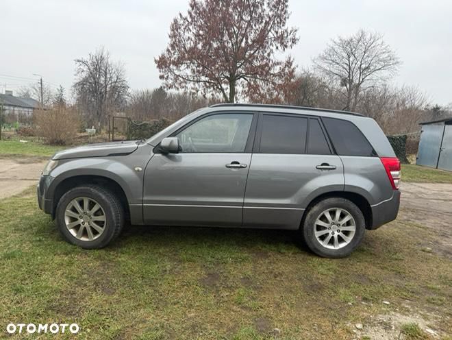 Suzuki Grand Vitara 2.0 - 5