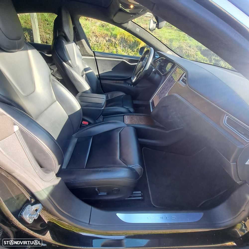 Tesla Model S - 8