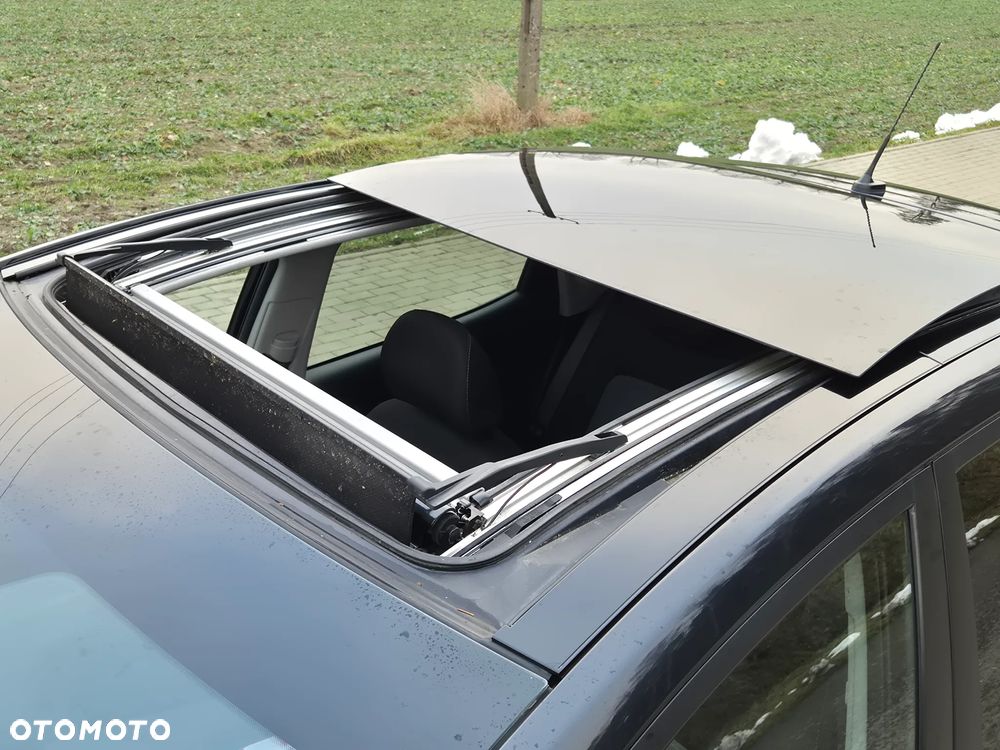 Kia Venga 1.4 CVVT Black Collection - 9