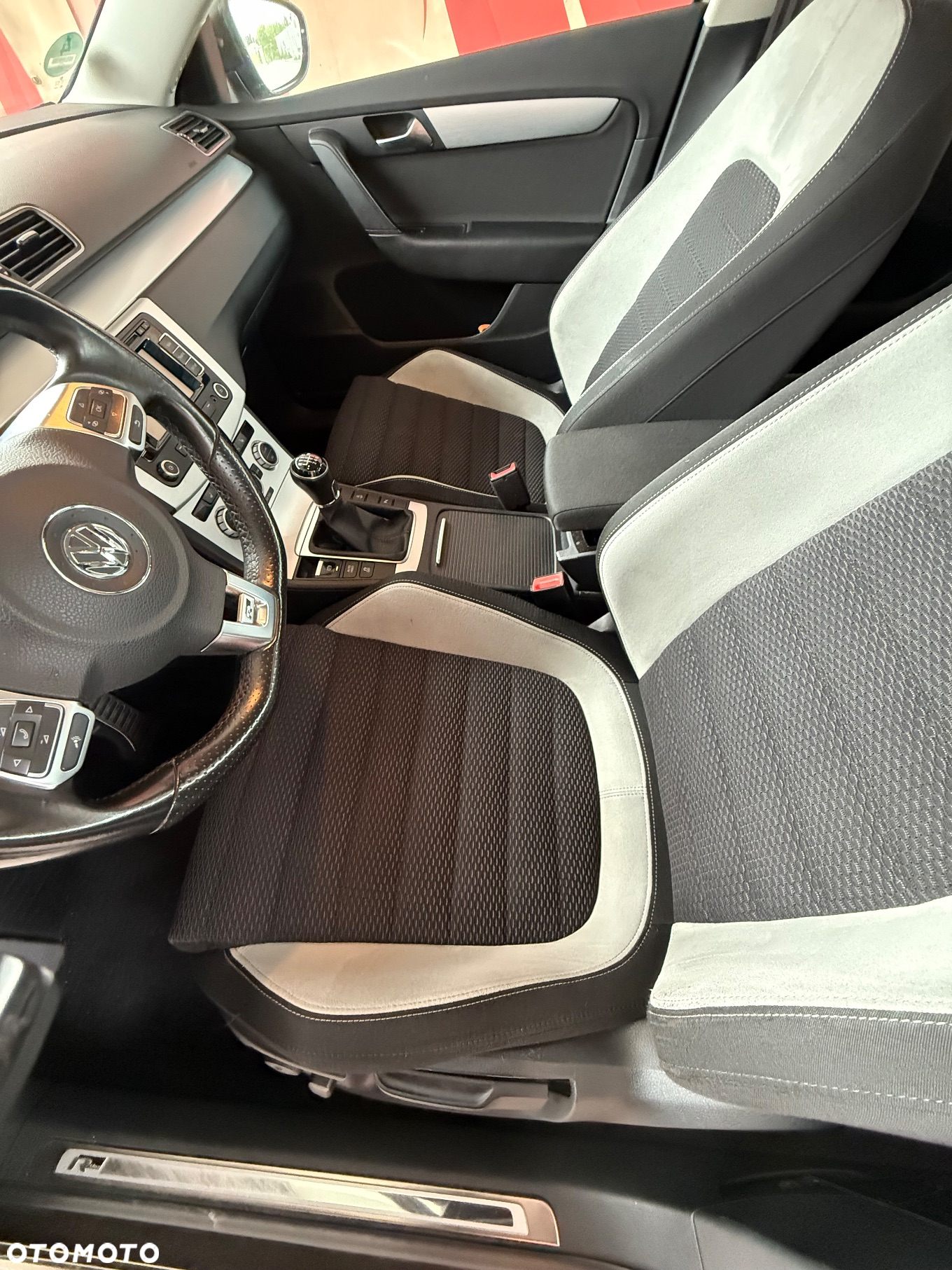 Volkswagen Passat Variant 2.0 TDI BlueMotion Technology R-Line - 11