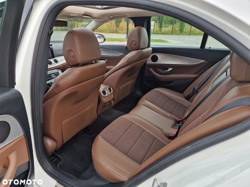 Mercedes-Benz Klasa E 220 d 4-Matic Business Edition 9G-TRONIC - 5