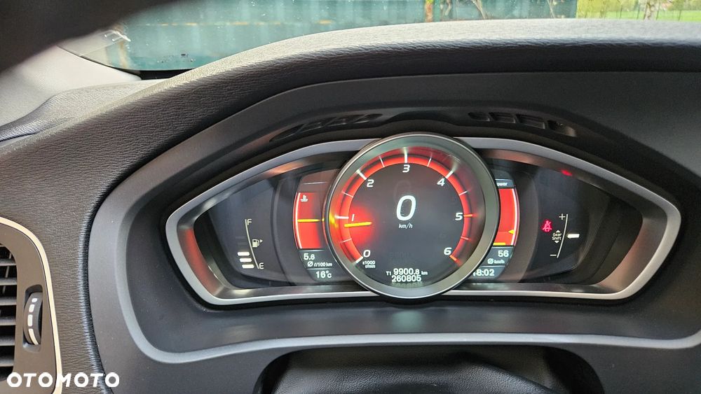 Volvo V40 D4 Momentum - 23