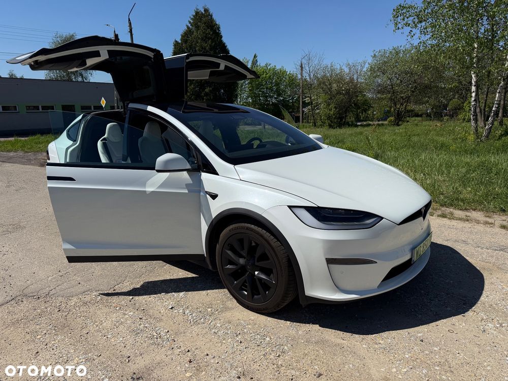 Tesla Model X - 8