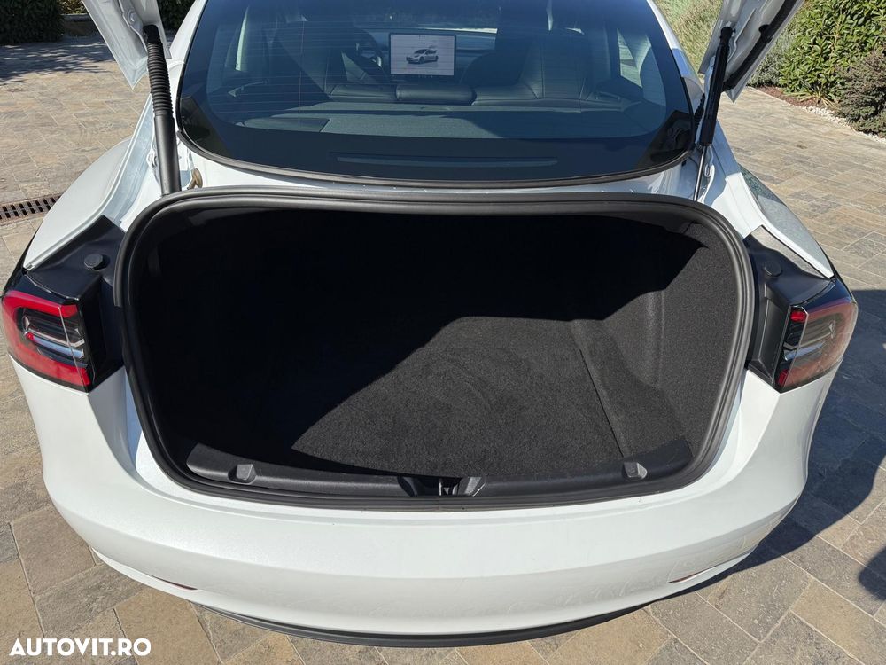 Tesla Model 3 - 11