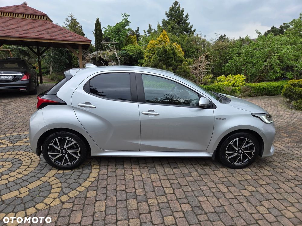 Toyota Yaris Hybrid 100 Premium - 2