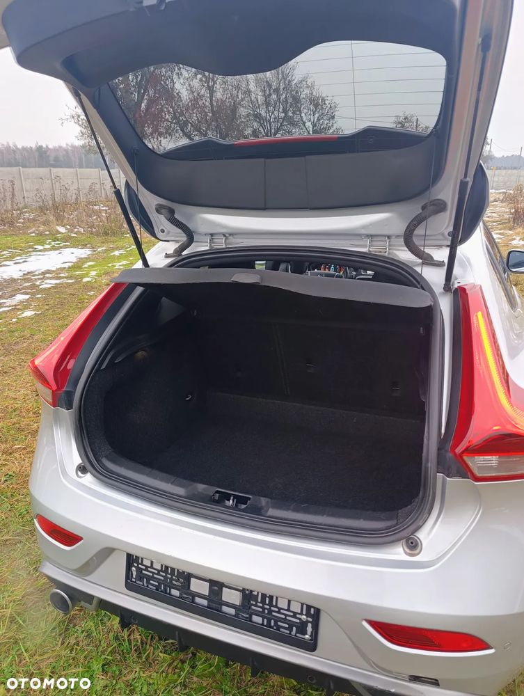 Volvo V40 T3 R Design - 19