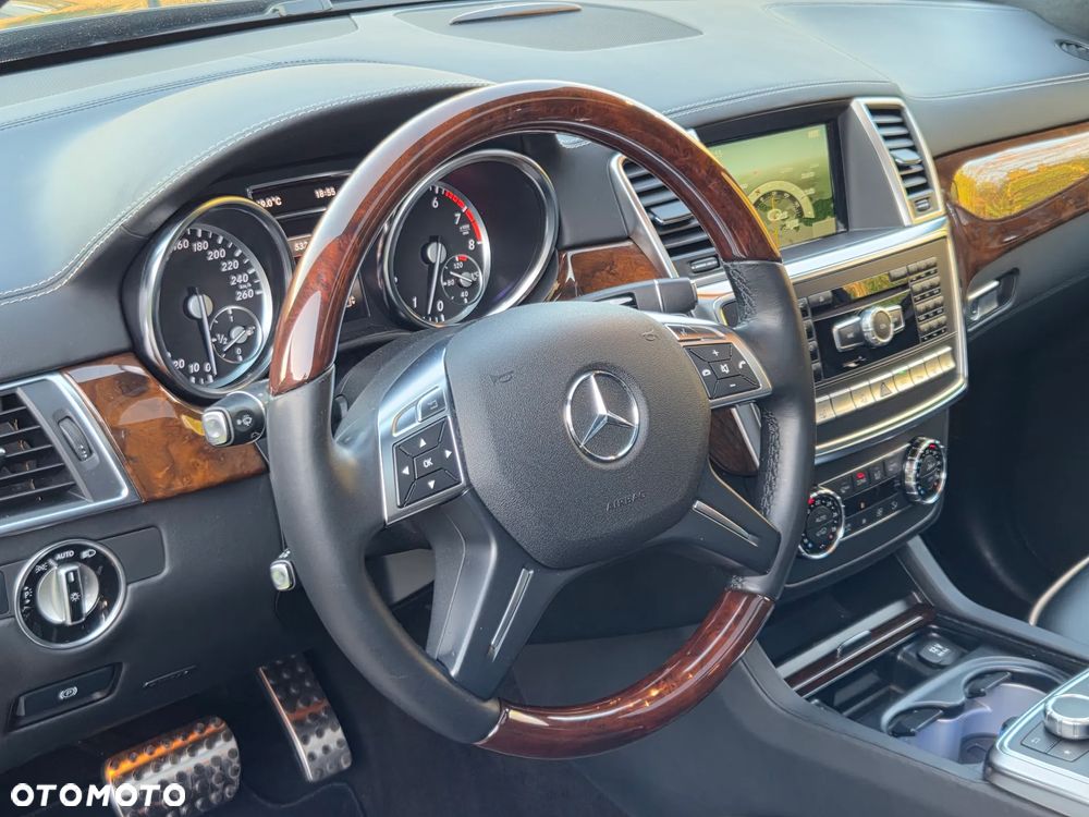 Mercedes-Benz GL - 13