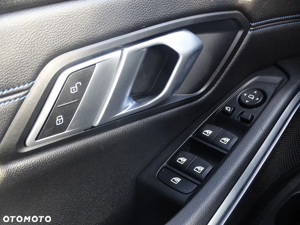 BMW Seria 3 330e xDrive M Sport - 15