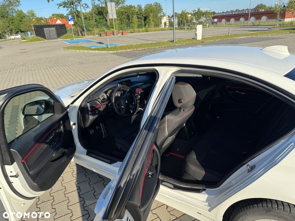 BMW Seria 3 320i Sport Line - 30