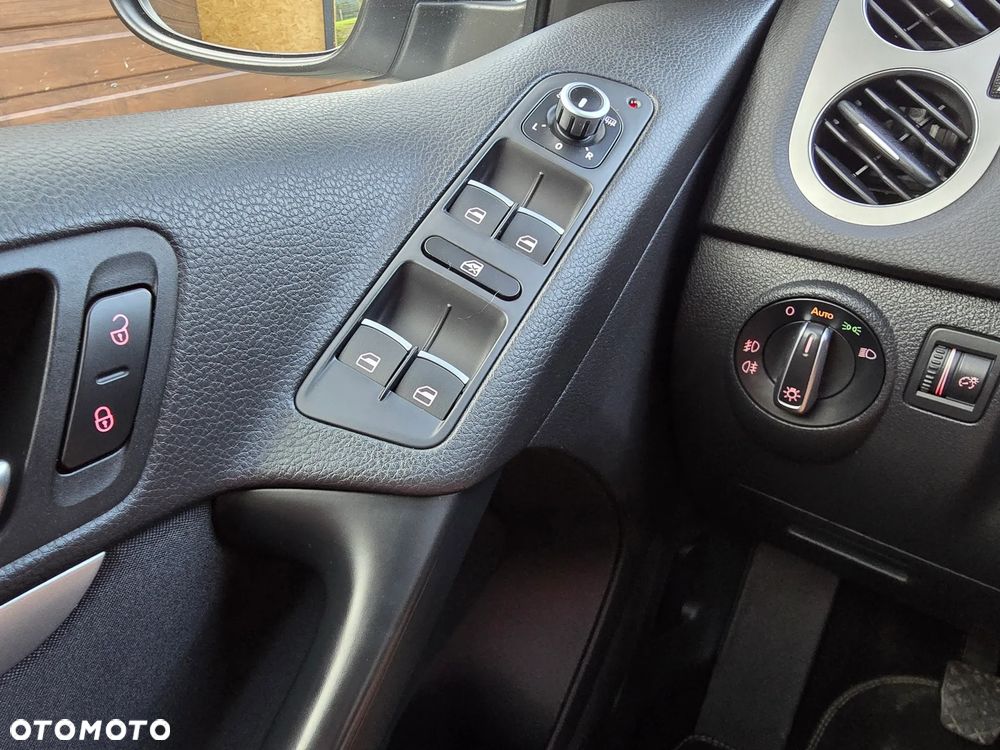 Volkswagen Tiguan 2.0 TDI DPF 4Motion BlueMotion Technology Lounge Sport & Style - 22