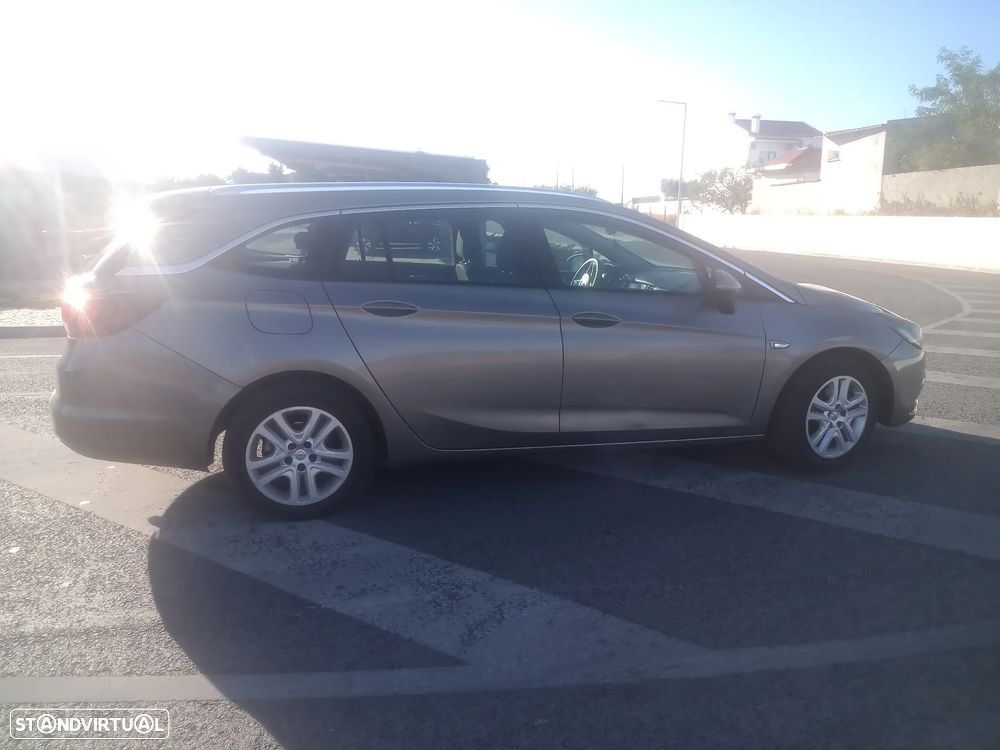 Opel Astra Sports Tourer - 1