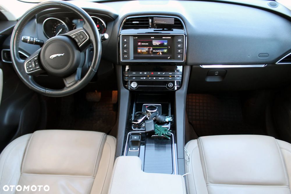 Jaguar F-Pace 20d AWD Prestige - 8