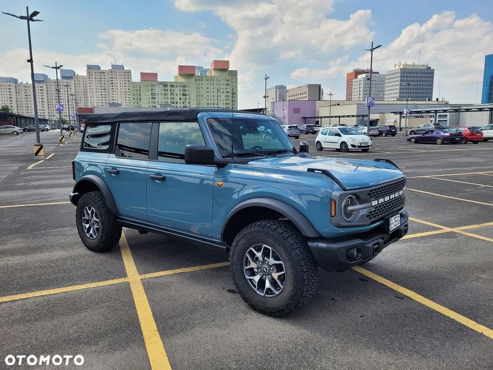 Ford Bronco - 2