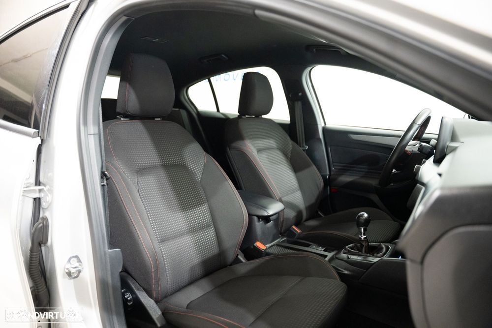 Ford Focus 1.0 EcoBoost MHEV ST-Line - 15