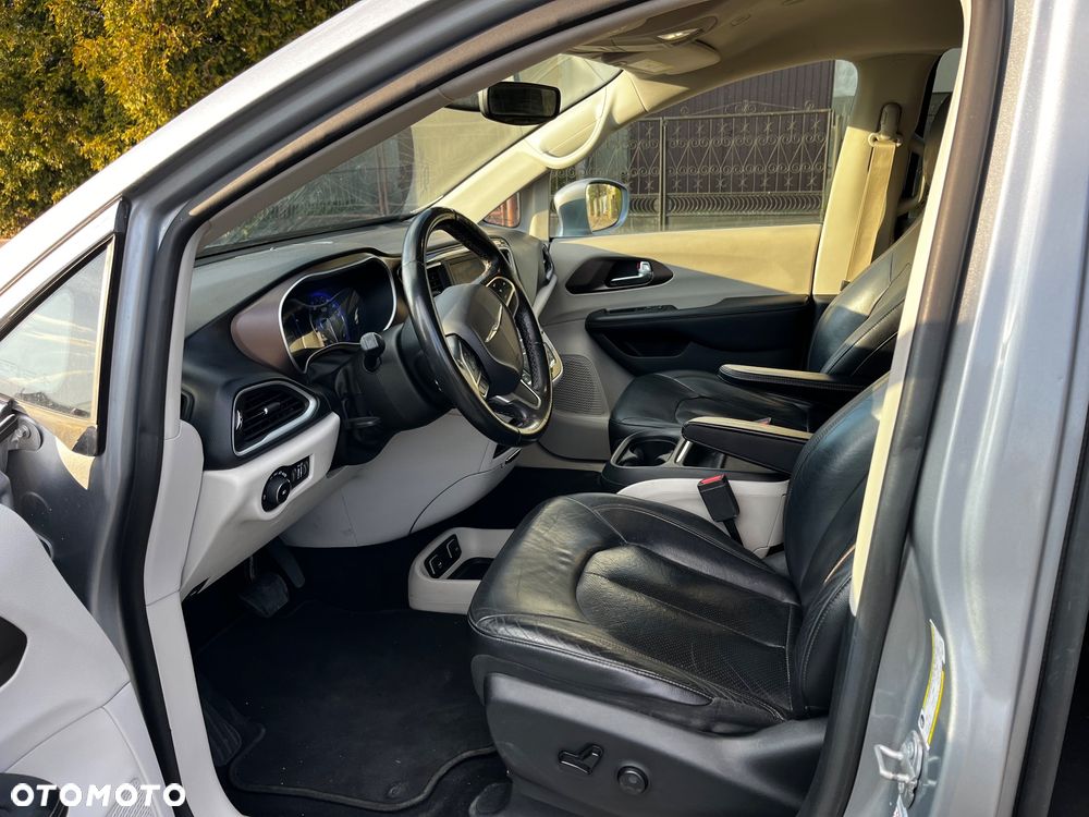 Chrysler Pacifica - 15