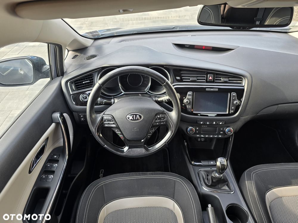 Kia Ceed 1.6 GDI Dream Team Edition - 22