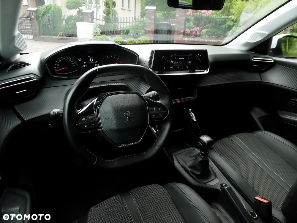 Peugeot 208 - 33