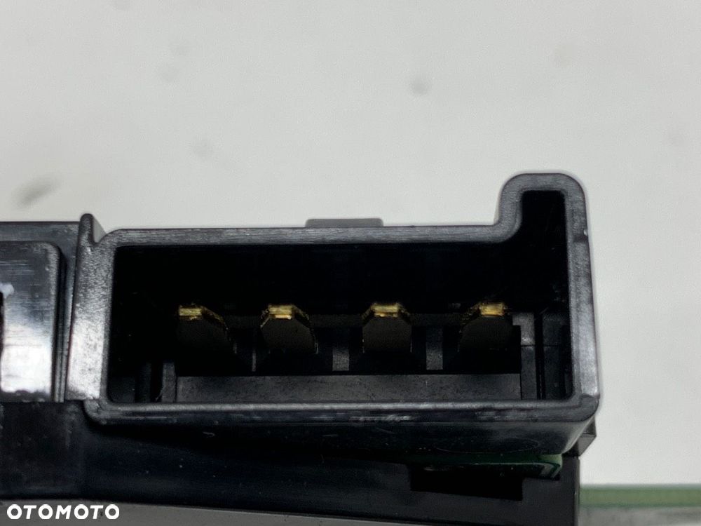 GNIAZDO USB  TESLA MODEL Y (5YJY) 2019 - 2022 EV 235 kW [320 KM] 1546129-00-D - 3