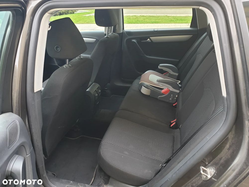 Volkswagen Passat - 11