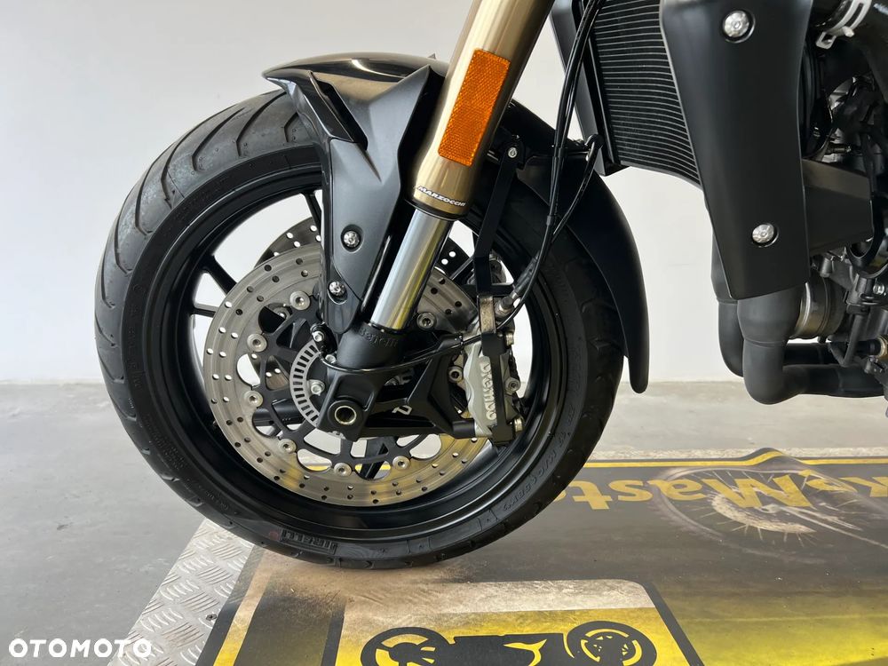 Benelli 752 S - 7