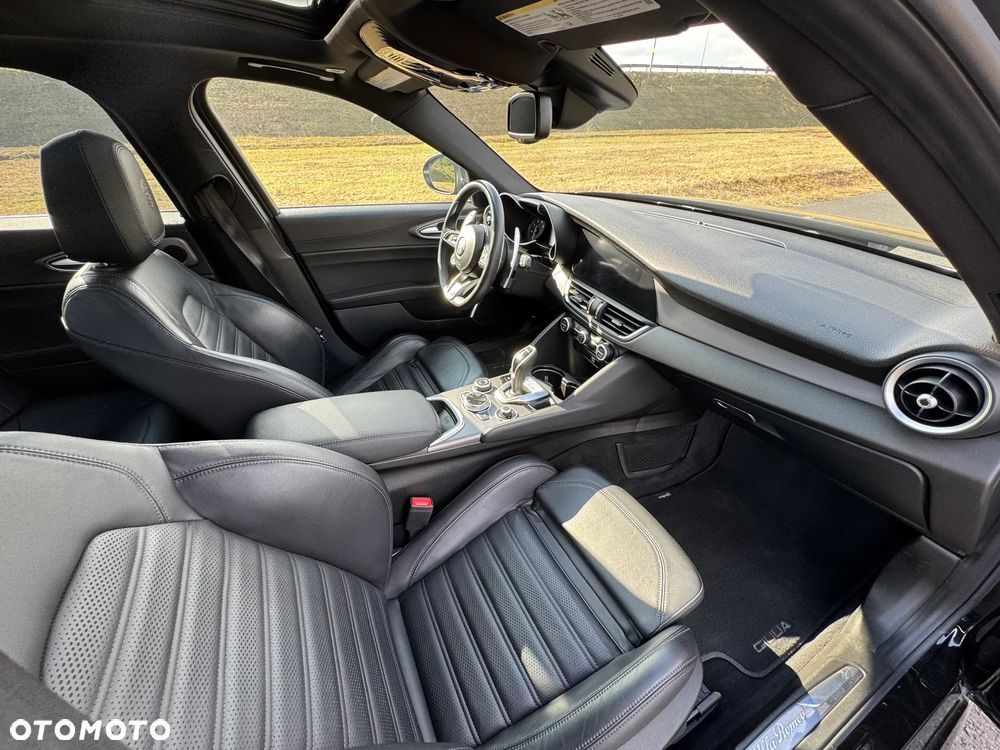 Alfa Romeo Giulia 2.0 Turbo 16V AT8 Veloce - 11