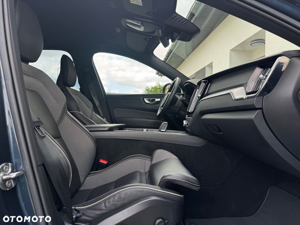 Volvo XC 60 B4 D AWD Plus Dark - 9