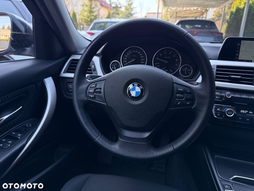 BMW Seria 3 318i Advantage - 9