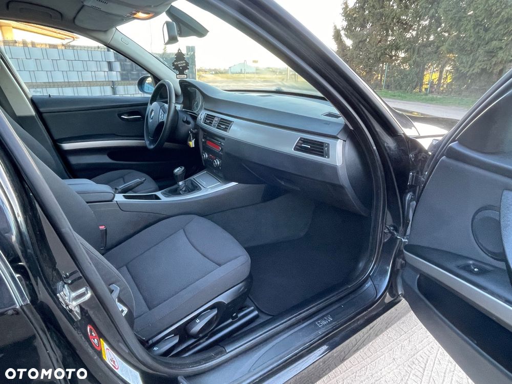 BMW Seria 3 318i Edition Exclusive - 12