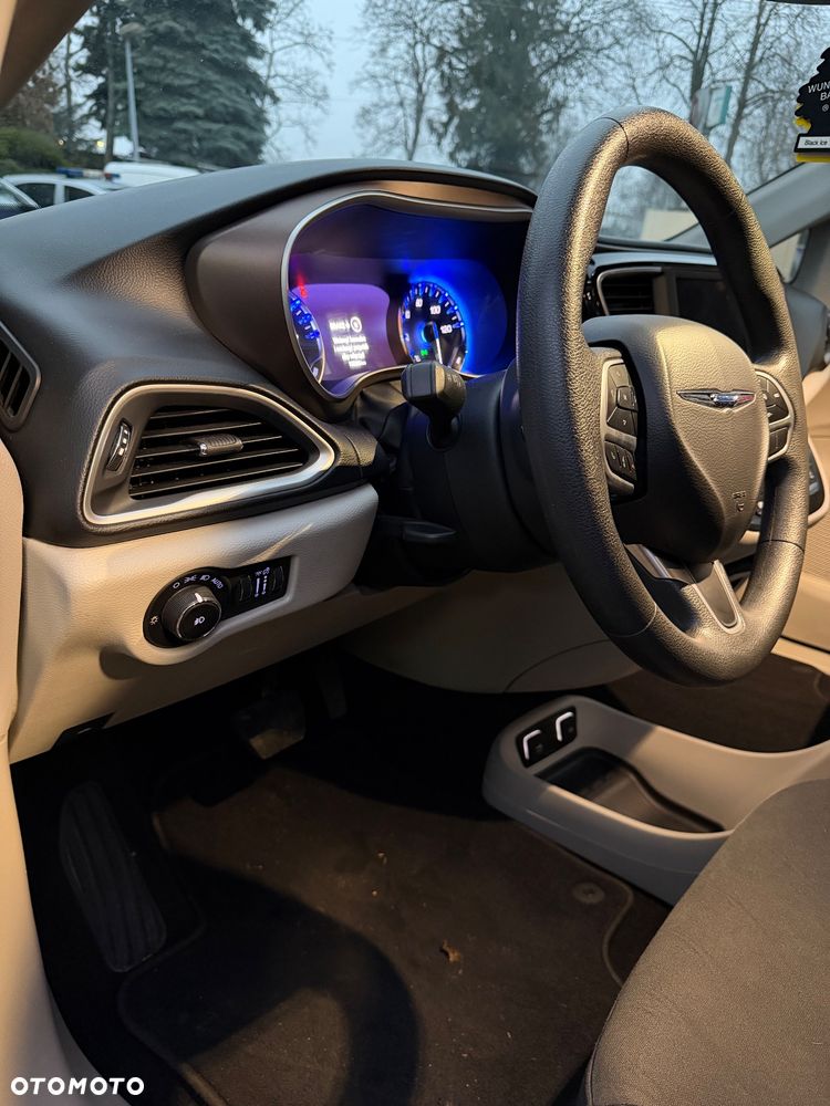 Chrysler Pacifica - 20